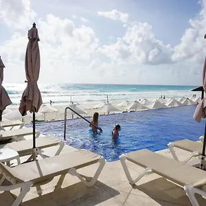 Bright And Breezy 1 Bedroom Apartment Next To Top Clubs Cancun
